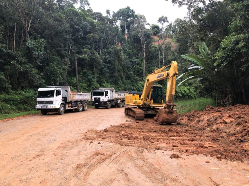 Prefeitura trabalha para a desobstrução de vias – Foto: Reprodução/Facebook