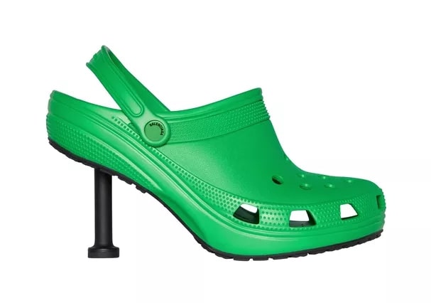 Crocs com salto é o novo lançamento da Balenciaga – Foto: Divulgação/Balenciaga