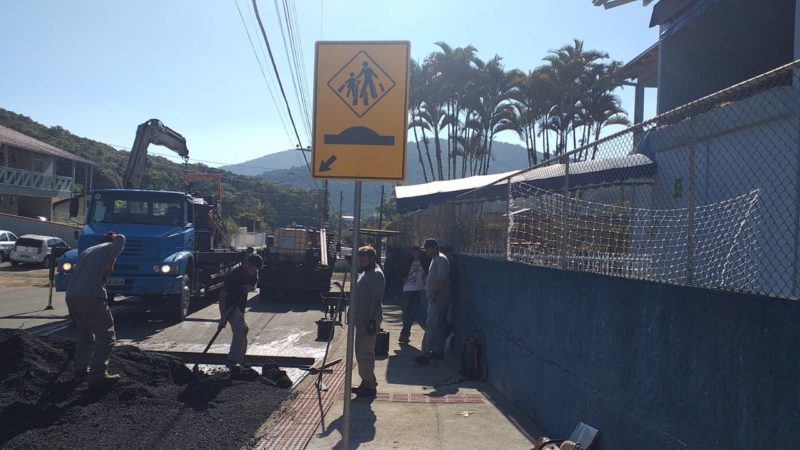 Prefeitura realizou a instalação da sinalização antes de faixa elevada – Foto: Divulgação/PMB/ND