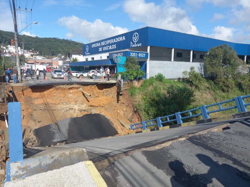 Estrutura cedeu na manhã desta quarta-feira (9) – Foto: Divulgação/Prefeitura de Brusque/ND