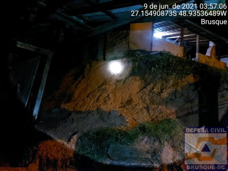 Defesa Civil de Brusque registrou ocorrências de deslizamento por conta da chuva – Foto: Divulgação/Defesa Civil de Brusque/ND