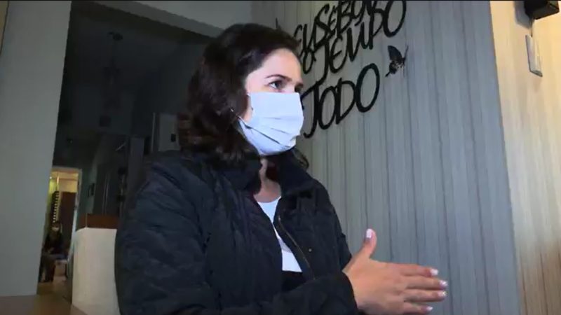 Patrícia precisou de transfusão de sangue durante tratamento de leucemia e destaca a importância da doação – Foto: Reprodução/NDTV/ND