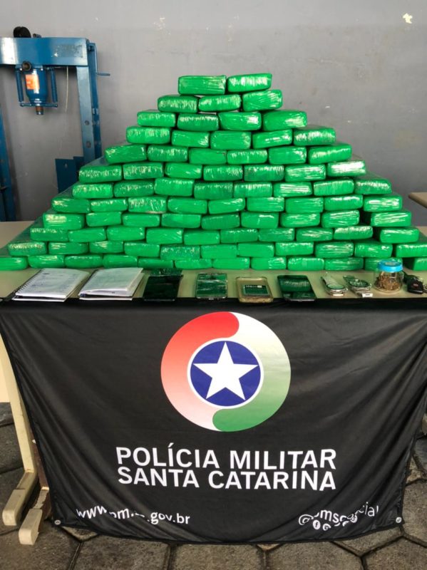Foram apreendidos cerca de 60 Kg de maconha – Foto: PMSC/Divulgação
