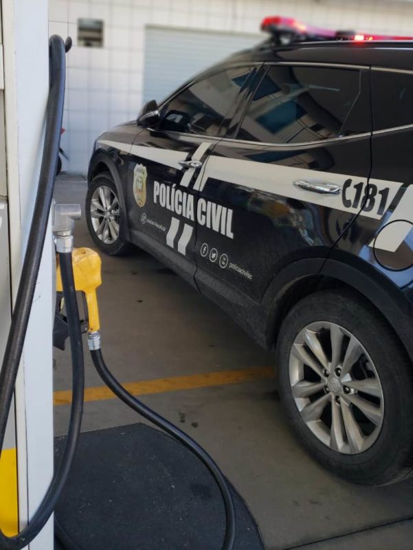 Postos de combust&iacute;vel foram autuados ap&oacute;s n&atilde;o apresentarem alvar&aacute;s de funcionamento – Foto: Pol&iacute;cia Civil/divulga&ccedil;&atilde;o