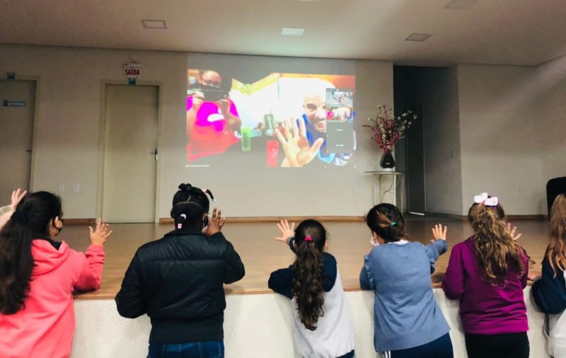 Turma da EEB Gasparino Zorzi recebe oficina de arte e reciclagem – Foto: Divulga&ccedil;&atilde;o/ SED/ ND