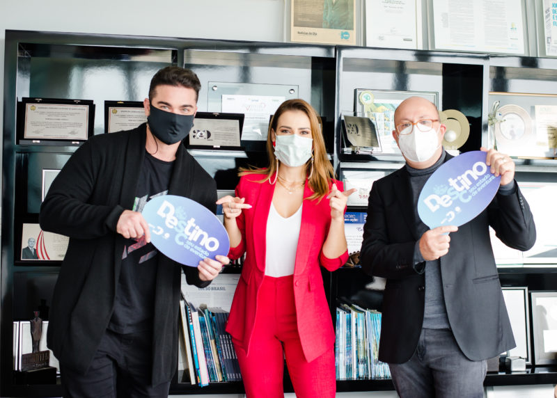 O Diretor Presidente do Grupo ND, Marcello Corr&ecirc;a Petrelli, recebeu a dupla de apresentadores do Destino SC, Sidney Sampaio e Marta Gomes – Foto: DM Fotografias/Divulga&ccedil;&atilde;o/ND