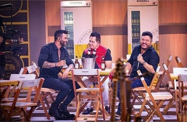 No início de dezembro, o cantor cantor grandes sucessos da música sertaneja ao lado da dupla Bruno e Marrone. A apresentação foi um sucesso de audiência – Foto: Divulgação