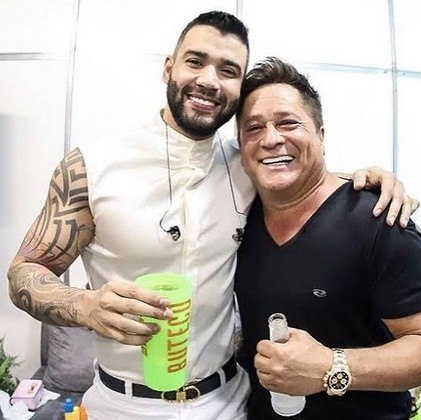 Em novembro do ano passado, Gusttavo e Leonardo causaram polêmica durante a live Villamix em Casa. Durante o show, os dois, após consumo de bebida alcoólica, chegaram a dizer que estariam imunizados a qualquer doença —referindo-se à Covid-19 – Foto: Reprodução/Instagram