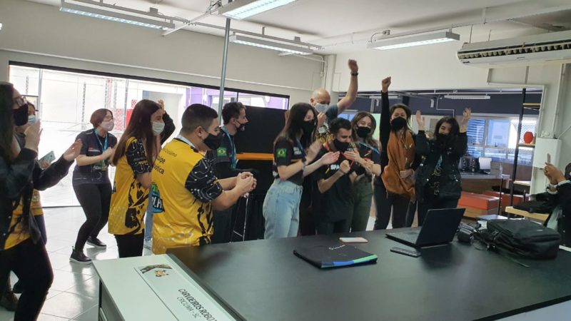 Alunos comemoraram a classificação no mundial e os resultados positivos no Festival Sesi de Robótica em Cricúma &#8211; Foto: Divulgação/Sesi/ND