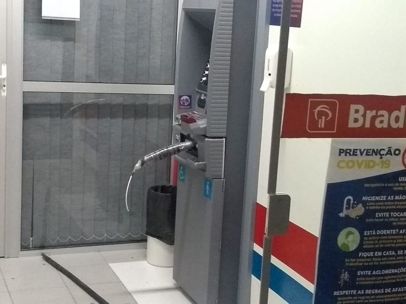 Bomba acoplada a caixa eletrônico