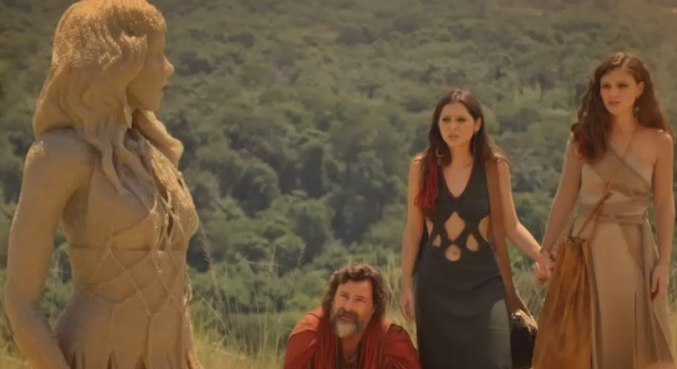 Ló e as filhas observam a estátua de sal – Foto: Reprodução/RecordTV