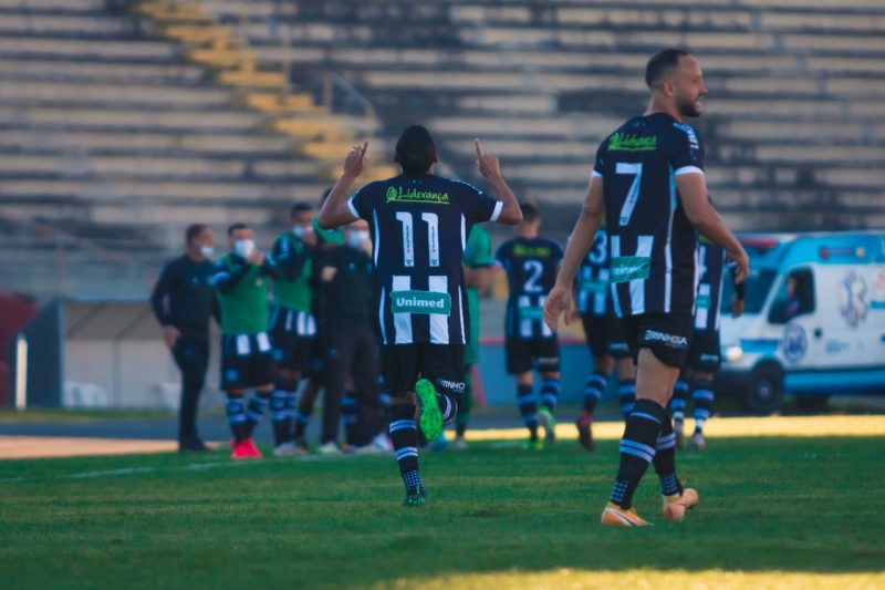 Diante do Botafogo-SP, a chance de o Figueirense entrar firma na busca pela classificação. – Foto: Patrick Floriani/FFC