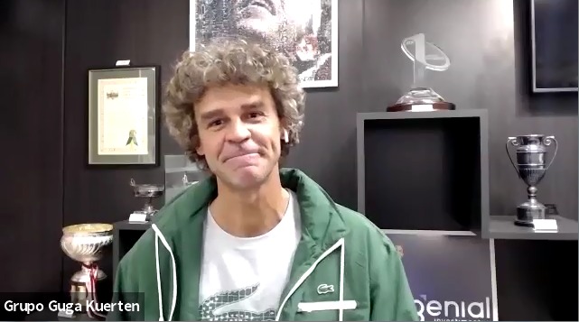 Guga durante entrevista à imprensa