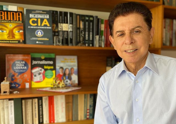 Heródoto Barbeiro tem mais de 50 anos de carreira, atuando como jornalista, professor e historiador – Foto: Reprodução/Instagram