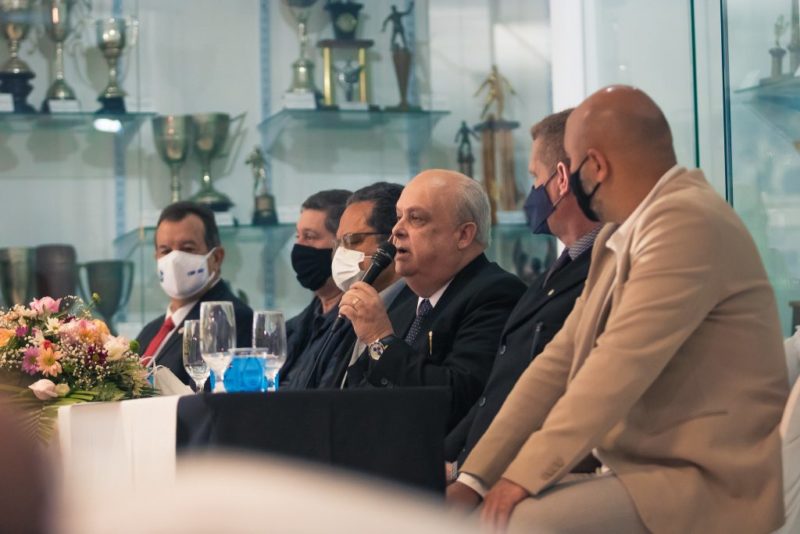 Mesa das autoridades da Sess&atilde;o Magna comemorativa ao Centen&aacute;rio do Figueirense. Luiz Fernando Bezerra, representando o Governador do Estado, Carlos Mois&eacute;s; &Acirc;ngelo Sombrio, presidente Conselho Fiscal do Figueirense, Norton Boppr&eacute;, presidente do Figueirense; Francisco de Assis, presidente do Conselho Deliberativo do Figueirense; Top&aacute;zio S. Neto, vice-prefeito de Florian&oacute;polis e Rubens Angelotti, presidente da Federa&ccedil;&atilde;o Catarinense de Futebol – Foto: Patrick Floriani/FFC