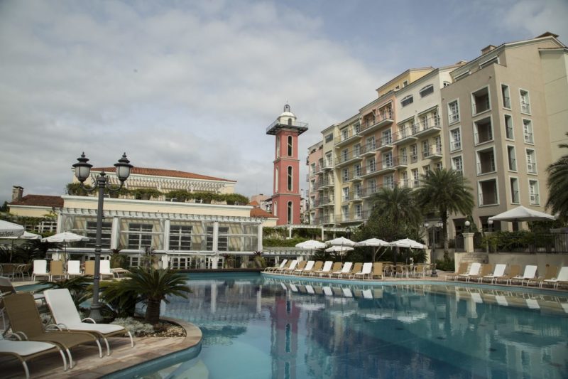 O IL Campan&aacute;rio Villagio Resort est&aacute; entre os melhores hot&eacute;is para se hospedar em Florian&oacute;polis – Foto: IL Campan&aacute;rio Villaggio Resort/Divulga&ccedil;&atilde;o