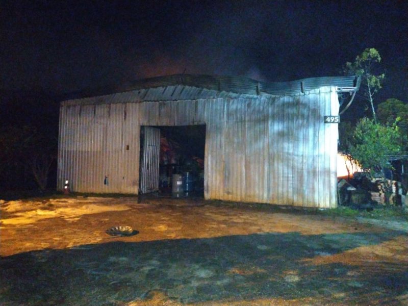 Incêndio mobilizou 16 homens do Corpo de Bombeiros Militar de três cidades do Sul de Santa Catarina – Foto: Corpo de Bombeiros Militar/Divulgação/ND
