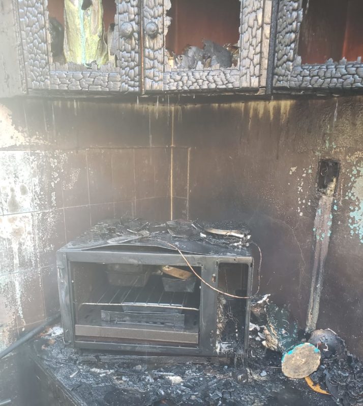 Casa ficou destruída pelo fogo em Rio Negrinho – Foto: 9BBM/Divulgação