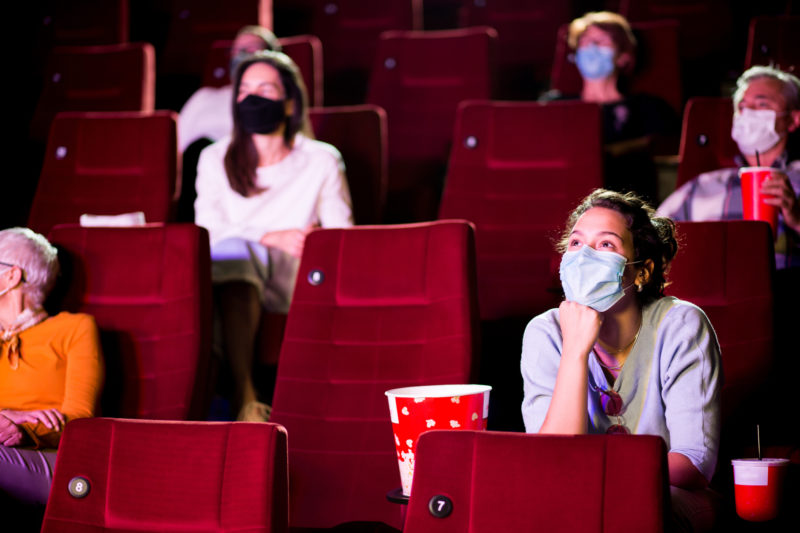 Cinemas de Florianópolis operam com capacidade reduzida e dentro das normas sanitárias – Foto: iStock/Divulgação