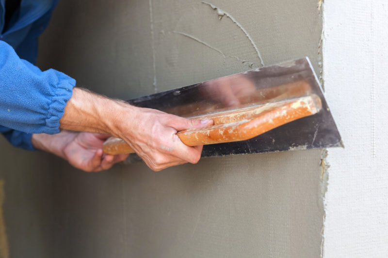 <span style="font-weight: 400;">O reboco além de determinar o acabamento, também serve para dar proteção externa</span> – Foto: Divulgação
