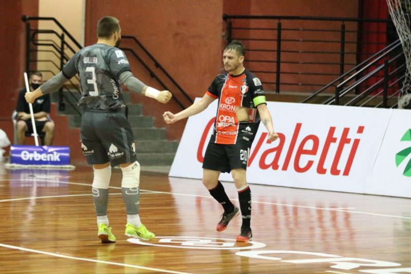 Goleiro Willian foi o grande destaque da vitória do representante do Norte sobre os gaúchos de Erechim. – Foto: Juliano Schimidt/JECKrona/divulgação