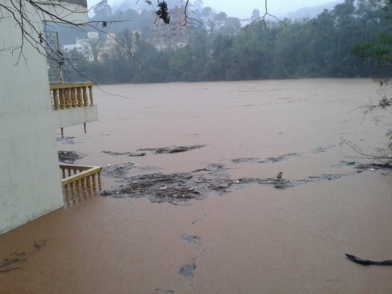 Imagem do Rio do Peixe, na tarde de quinta-feira (26/06/2014), no município de Joaçaba – Foto: Defesa Civil/Divulgação