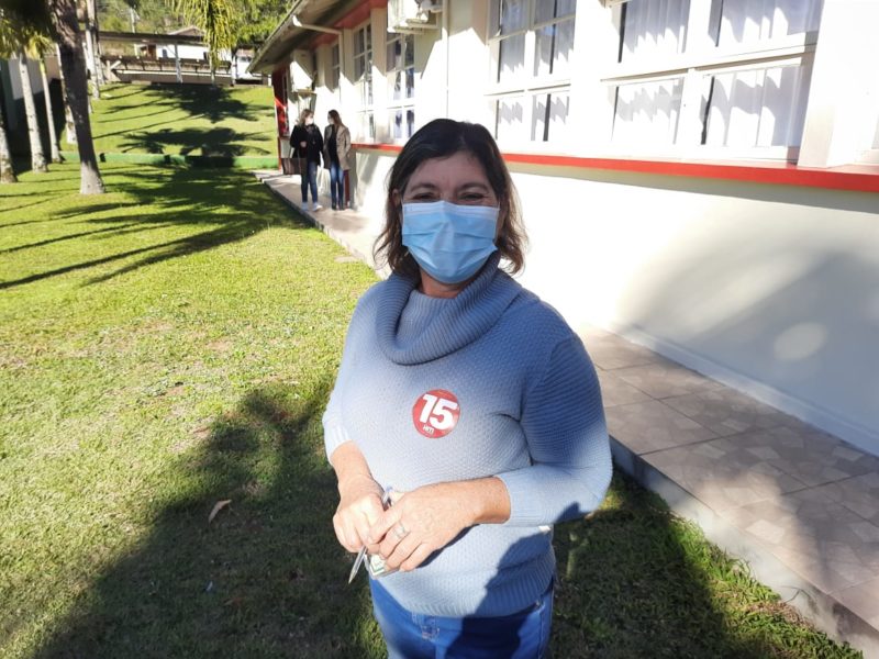 Lenita Popeng Schwambach, 52 anos, não concorda com a realização da eleição suplementar – Foto: João Victor Góes/ND