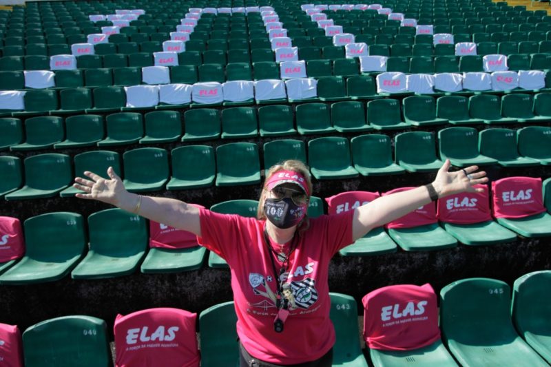 R&ocirc;sangela Silva, 65 anos, torcedora inveterada e apaixonada pelo Figueirense – Foto: Leo Munhoz/ND/Arquivo ND