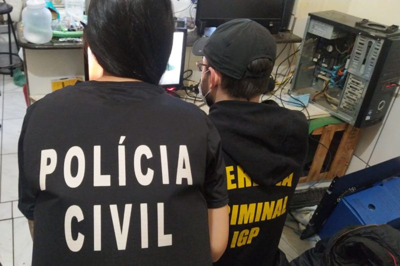 Operação Luz na Infância cumpriu seis mandados de busca e apreensão em SC – Foto: Divulgação/Polícia Civil