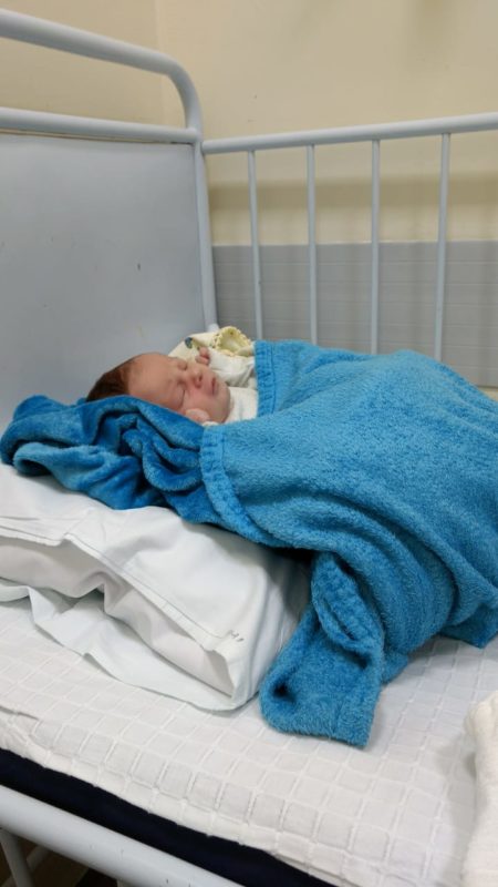 Criança já está em casa curtindo a família depois do susto – Foto: Arquivo pessoal