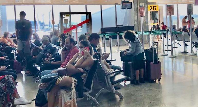 Aeroporto Internacional de Guarulho, em São Paulo, adotou novas medidas contra o novo coronavírus – Foto: Márcio Neves / R7