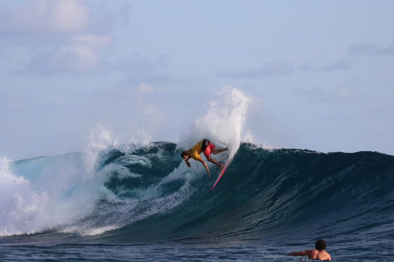 Mateus Herdy executando uma batida de backside – Foto: Divulgação/ND