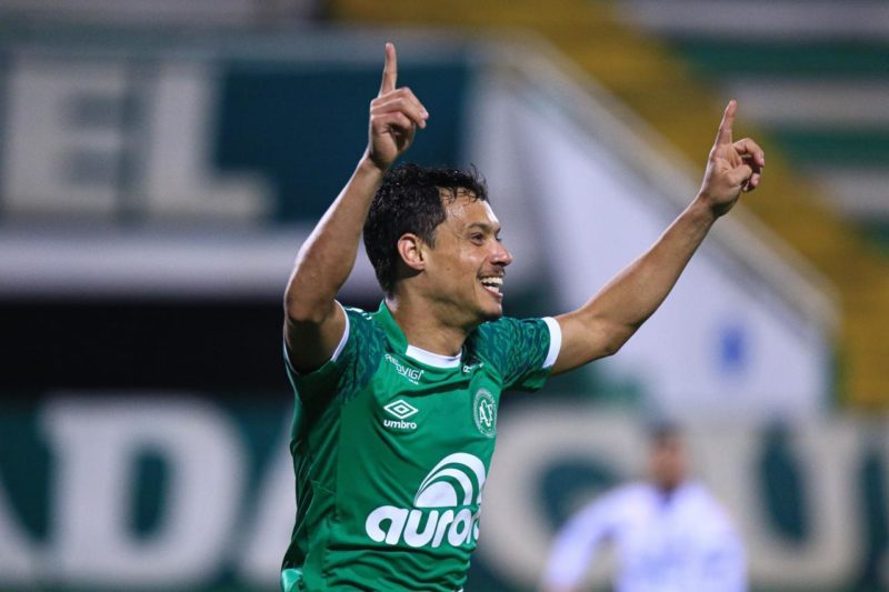 Mike comemora o segundo gol da Chapecoense – Foto: Márcio Cunha/ACF