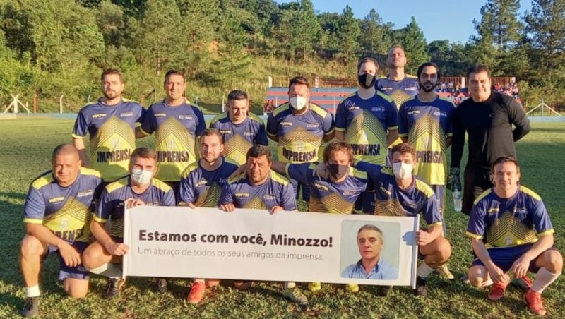 Colegas da imprensa homenagearam Vilmar Minozzo durante partida de futebol – Foto: Divulgação/ND