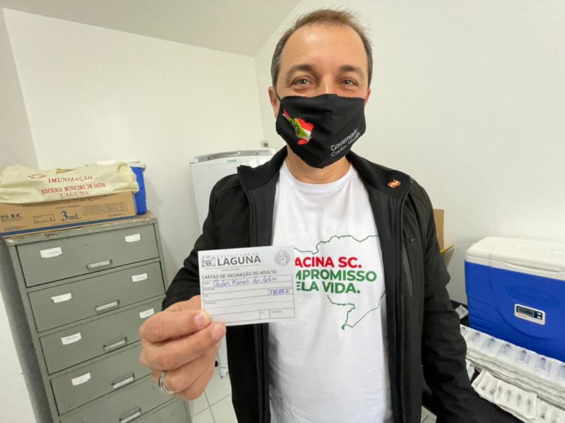 Mois&eacute;s recebeu a primeira dose do imunizante contra o novo coronav&iacute;rus – Foto: Divulga&ccedil;&atilde;o/ND