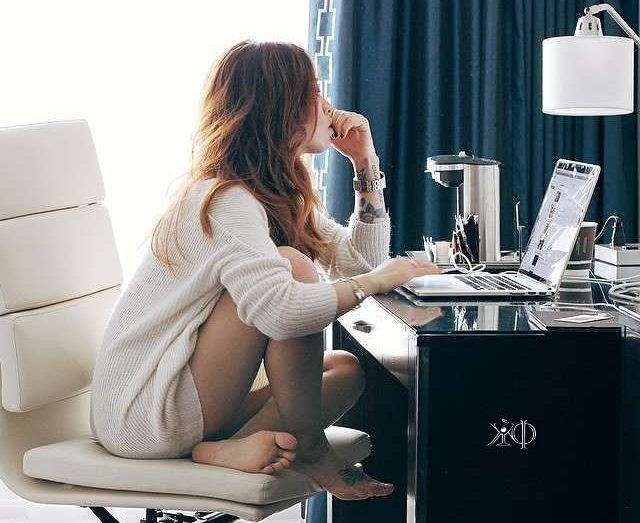 Compras on-line, esse é o futuro da geração millennials. – Reprodução/Pinterest/Money Making Ideas (@makemoney2030)