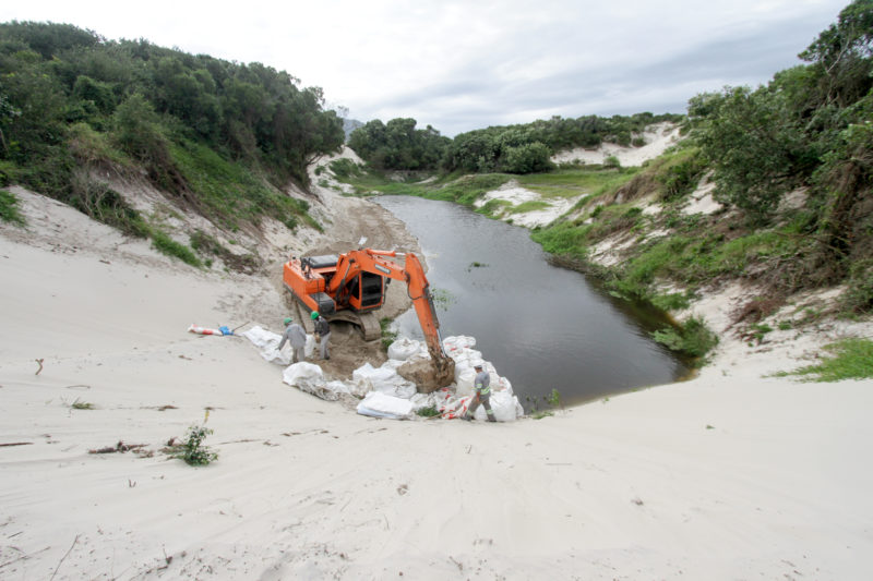Casan está realizando obra emergencial após infiltração na barreira de contenção – Foto: Leo Munhoz/ND