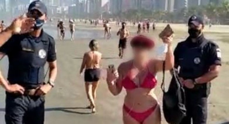 Mulher é multada sem máscara e ofende GCM em Santos – Foto: Reprodução/ND