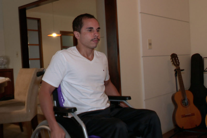 Família busca justiça após queda de muro deixar jovem paraplégico – Foto: Reprodução/NDTV Blumenau