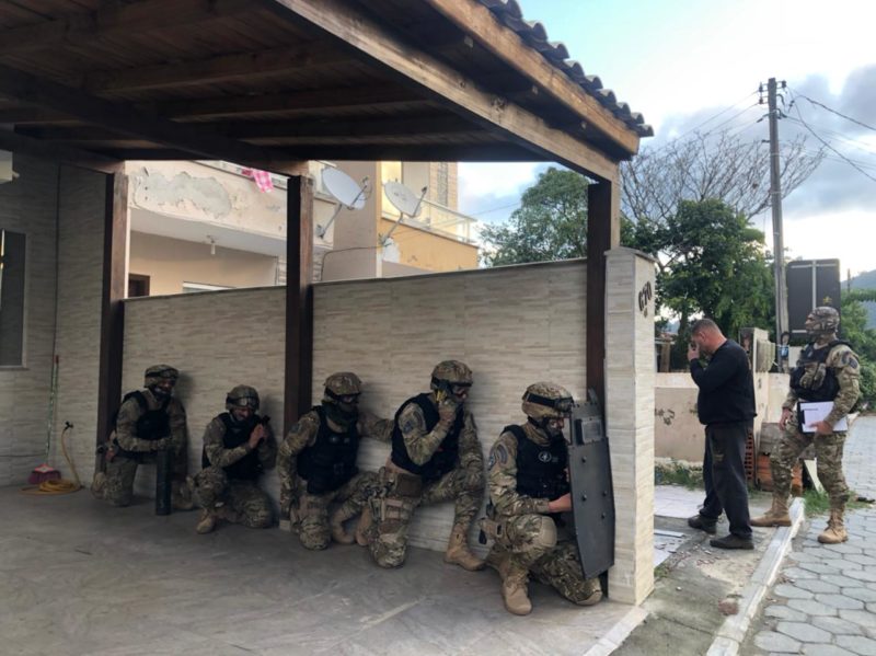 Foram chamados 10 policiais do Bope para atender a ocorr&ecirc;ncia no Norte da Ilha de SC – Foto: PMSC/DIvulga&ccedil;&atilde;o/ND