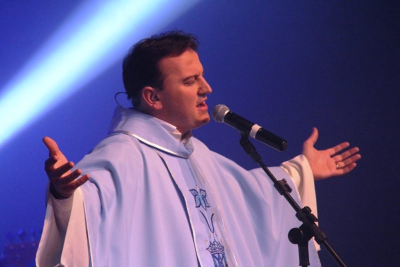Show com padre será realizado em um trio elétrico que irá passar nas comunidades de Nova Veneza – Foto: Divulgação/Prefeitura de Nova Veneza/ND