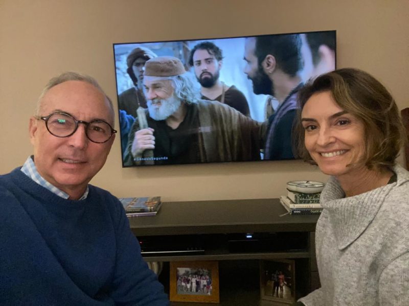 Pais de Amanda acompanham a filha na telinha todos os dias