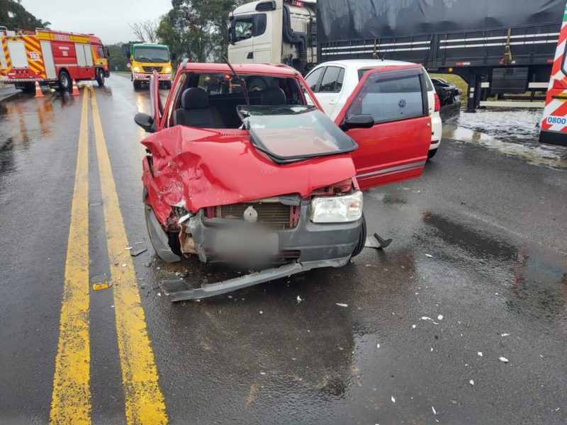 Acidente na BR-116, em Papanduva, deixou pessoas feridas
