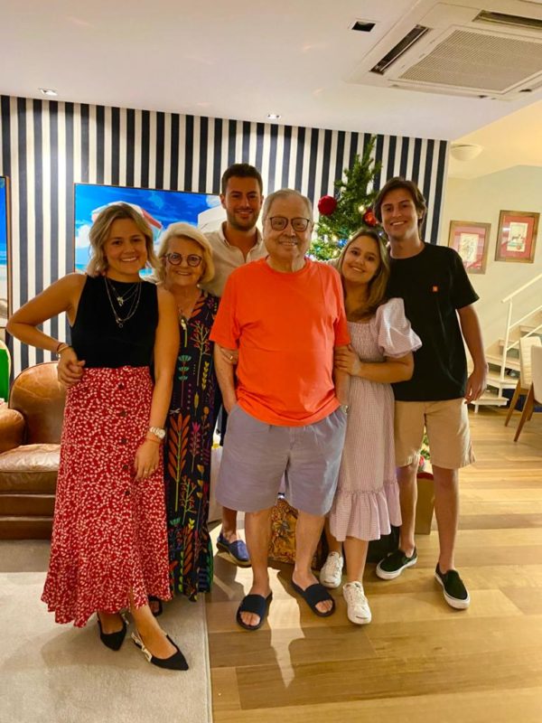 PCR com esposa Arlete e os quatro netos Sofia, Vitor, Olívia e Bruno – Foto: Arquivo