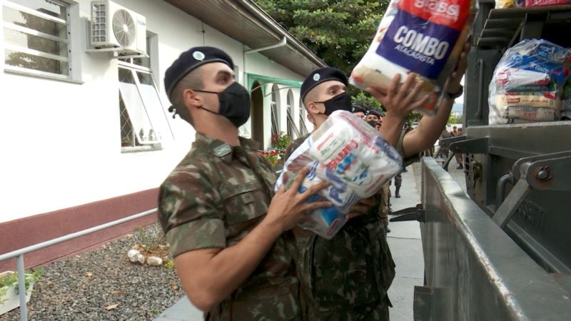 Pedágio do Bem arrecadou quase duas toneladas de alimentos em Joinville – Foto: Marcelo Thomazelli/NDTV
