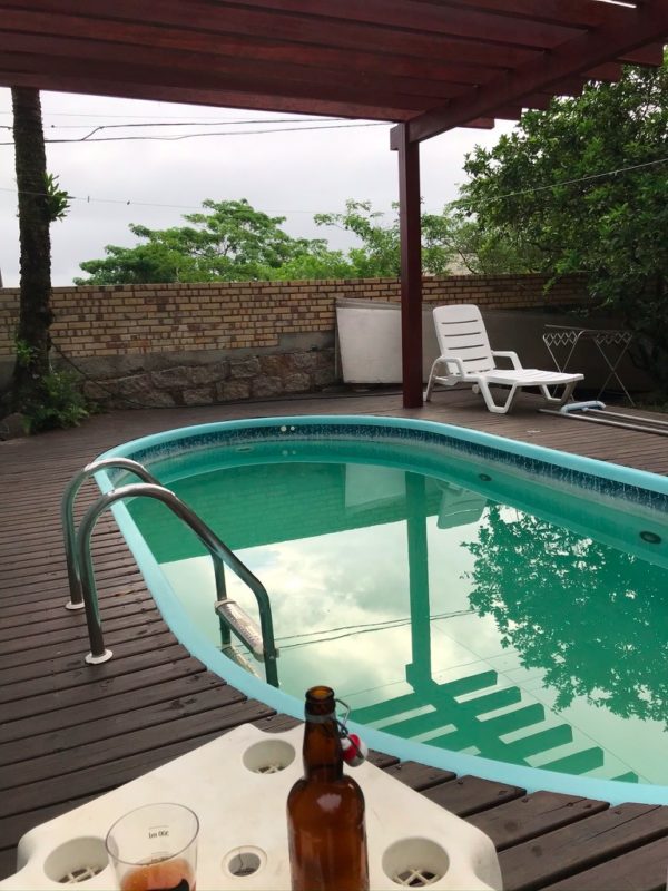 Registro atual da piscina onde José Gomes Neto e Belchior costumam conversar, no Ribeirão da Ilha
