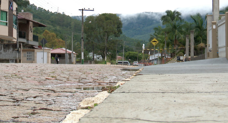 Segundo o município, apesar de estar praticamente recuperado, o sistema de escoamento de algumas ruas ainda precisa de reparos. – Foto: Vinícius Bretzke/NDTV Blumenau