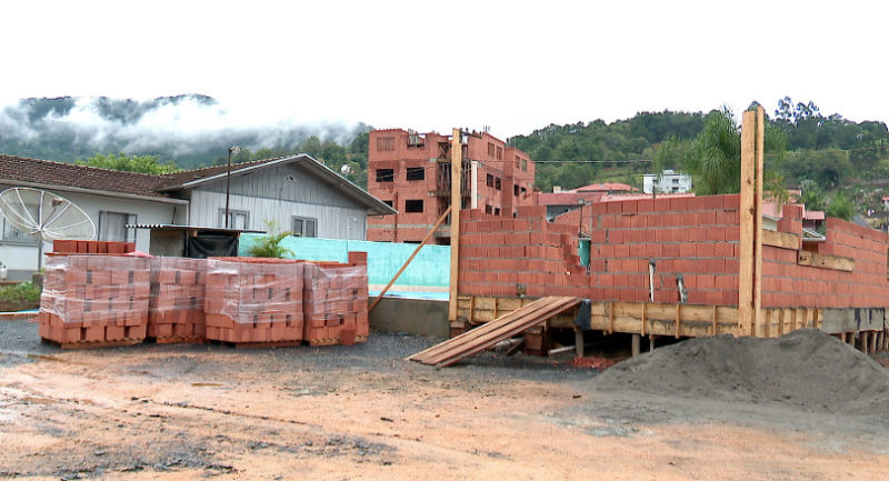 Parte dessas casas estão sendo reconstruídas – Foto: Vinícius Bretzke/NDTV Blumenau
