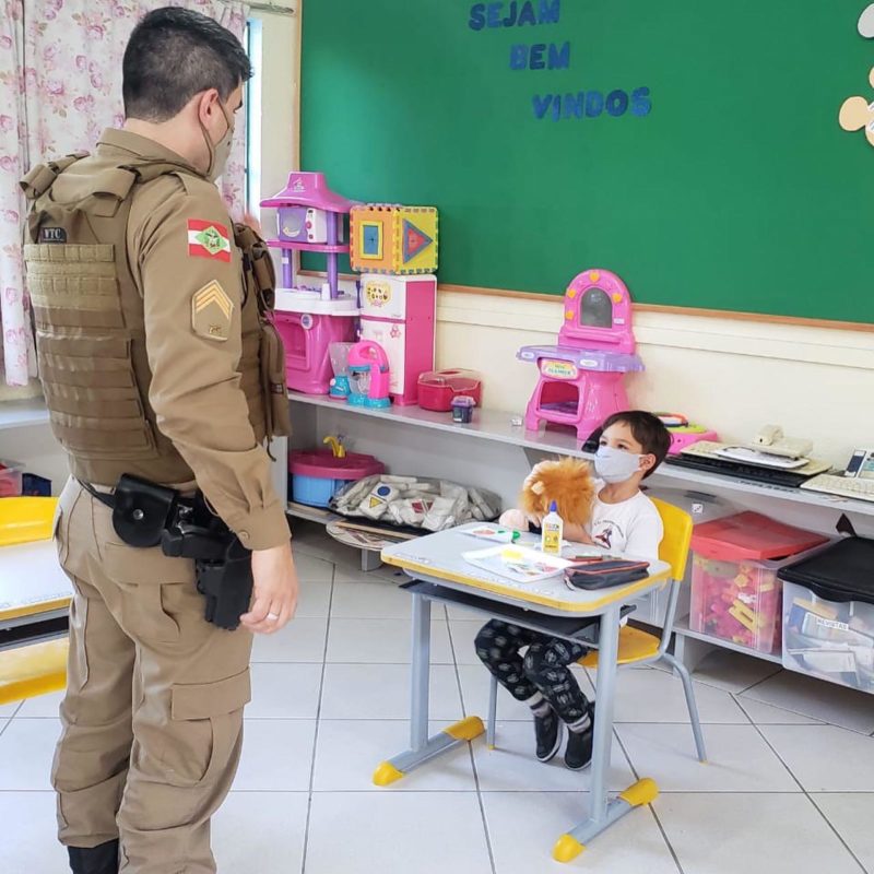 Alunos de Saudades tiveram orienta&ccedil;&atilde;o da Pol&iacute;cia Militar ap&oacute;s chacina em creche – Foto: PMSC/Divulga&ccedil;&atilde;o/ND