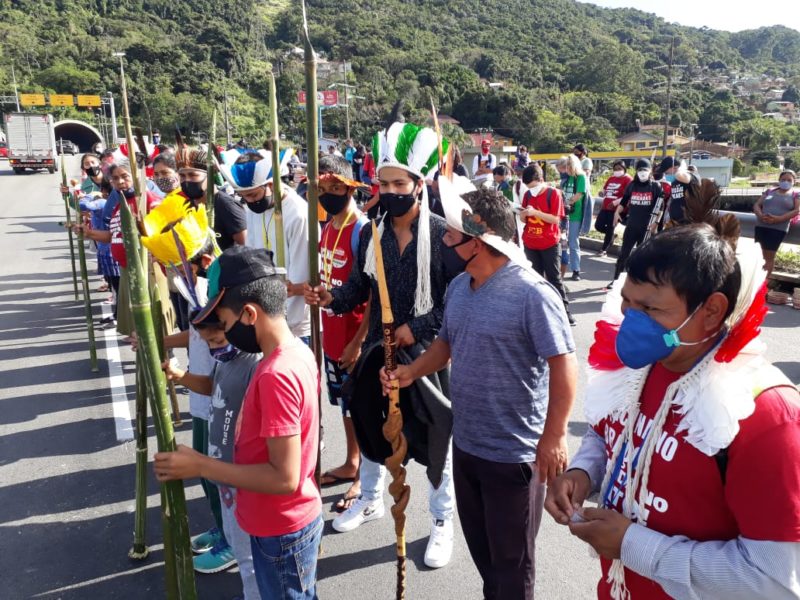 Ind&iacute;genas protestam contra projeto de lei que altera demarca&ccedil;&atilde;o de suas terras – Foto: Claudionir Silva/NDTV